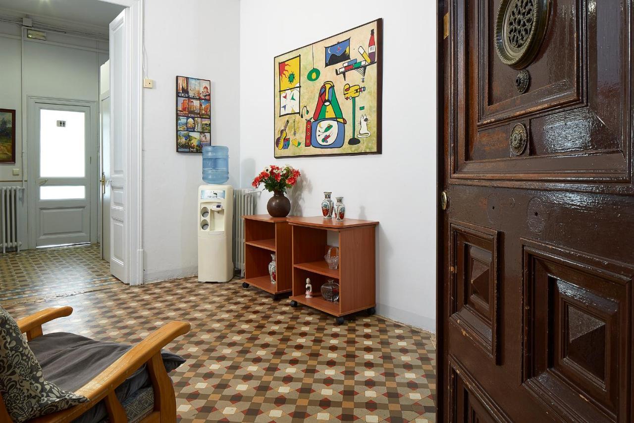 B&B Estudiantes Balmes Barcelona Eksteriør bilde