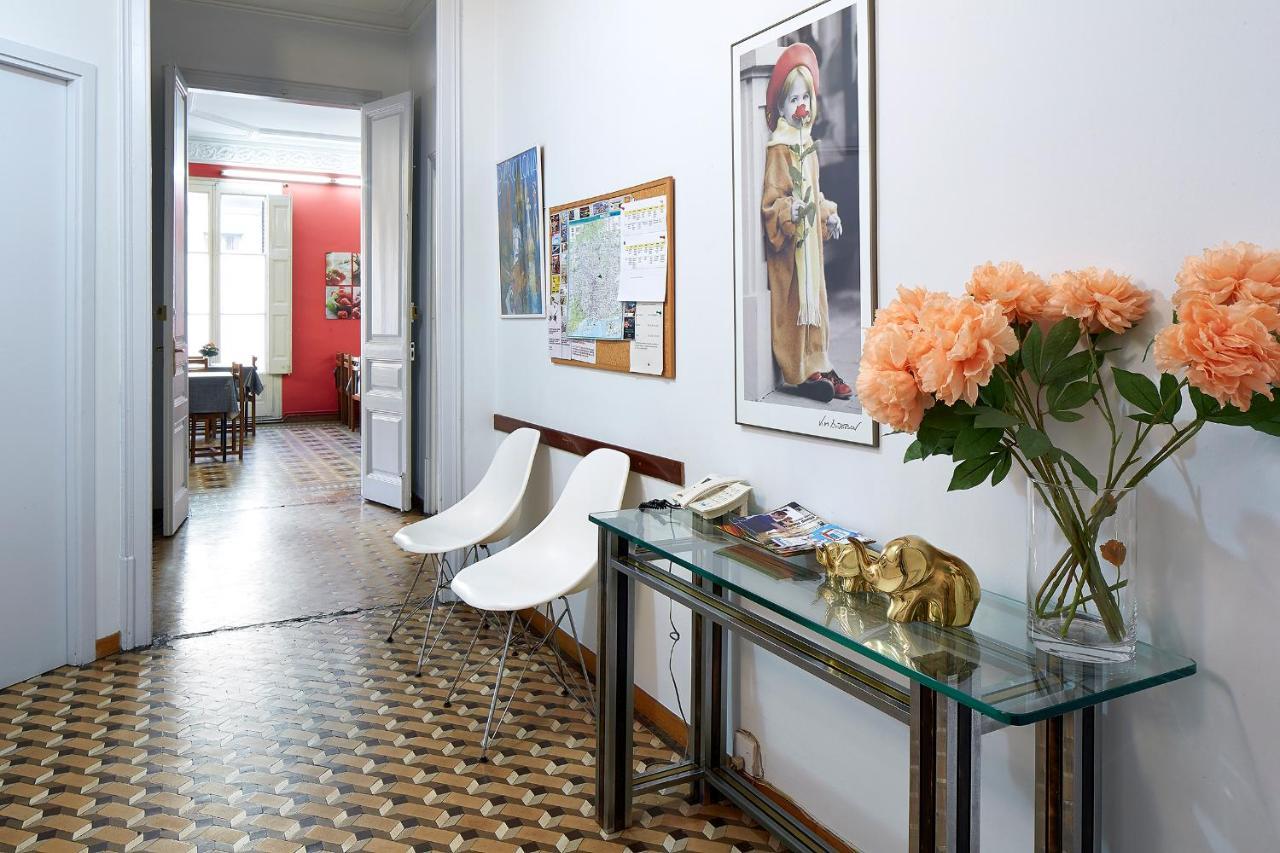 B&B Estudiantes Balmes Barcelona Eksteriør bilde