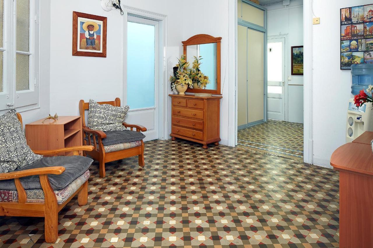 B&B Estudiantes Balmes Barcelona Eksteriør bilde