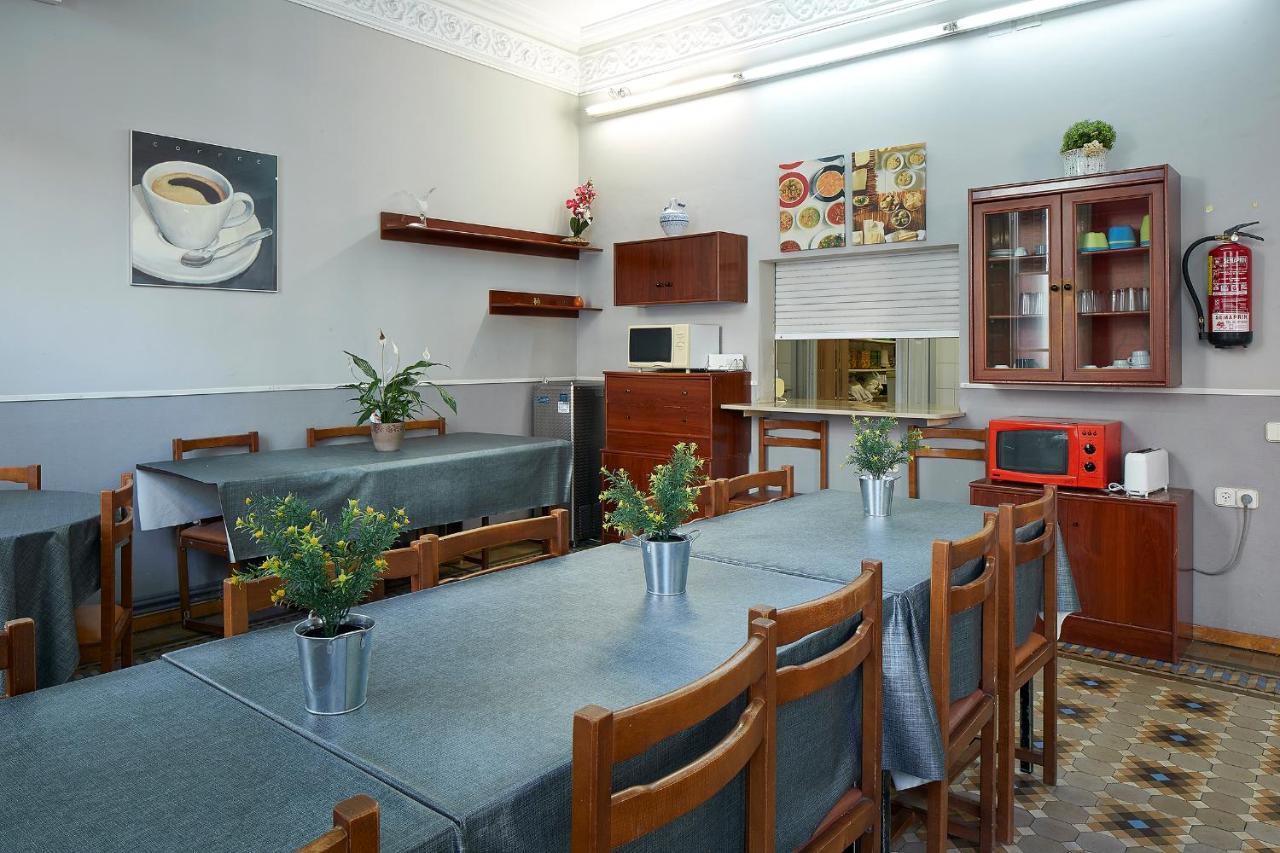 B&B Estudiantes Balmes Barcelona Eksteriør bilde